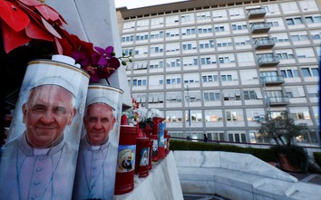 Giáo hoàng Francis nguy kịch sau cơn hen suyễn