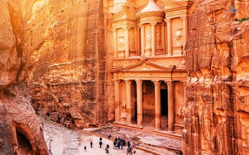 Thành phố cổ kỳ bí giữa sa mạc Jordan