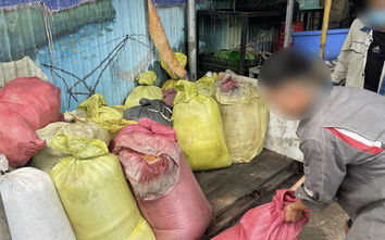 Công an kiểm tra bất ngờ, chặn hơn 1,6 tấn mỡ bẩn tuồn ra thị trường