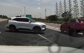 Nữ tài xế đi ô tô ngược chiều trên cao tốc bị phạt hơn 30 triệu, trừ 10 điểm GPLX