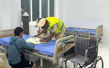 CSGT dùng xe đặc chủng chở bé 4 tháng tuổi đi cấp cứu