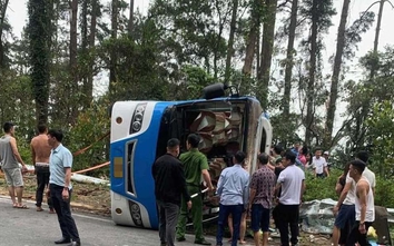 Lật xe khách tại Tam Đảo, 3 người tử vong, nhiều người bị thương