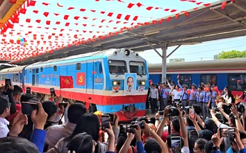 Đoàn tàu Thống Nhất hội ngộ tại ga Đà w88 -- link mới nhất, tái hiện khí thế lịch sử