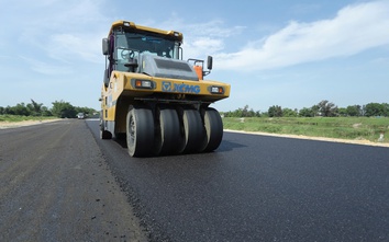 Đội nắng thi công đường vành đai phía Đông TP Hà Tĩnh