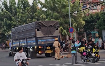 Người phụ nữ tử vong tại chỗ sau va chạm với xe tải ở quận 12