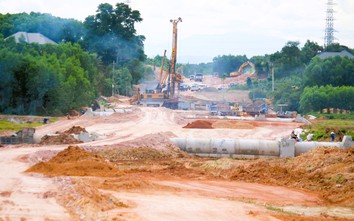 Toàn cảnh công trình đường trăm tỷ đồng ở Quảng Trị sau hơn 2 tháng thay nhà thầu
