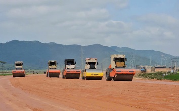 Tăng tốc thi công cao tốc Chí Thạnh - Vân Phong, gỡ nút thắt vật liệu đắp nền