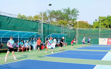 Chơi pickleball làm sao để tránh rủi ro say nắng, đột quỵ