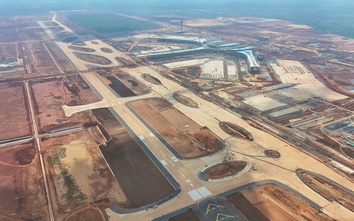 Accelerate to complete expressways and Long Thanh Airport by the end of 2025