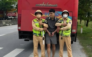 CSGT Nghệ An bắt giữ đối tượng cướp tài sản ở Hà Nội đang trên đường bỏ trốn