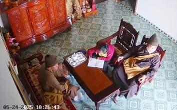 Lâm Đồng: Phát hiện 2 người đàn ông giả danh nhà sư đi khất thực để lừa đảo