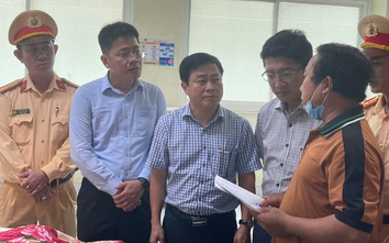 Ban ATGT Quảng Ngãi thăm hỏi, hỗ trợ các nạn nhân vụ lật xe tải 4 người thương vong