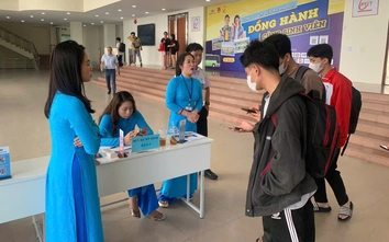 Bến xe Hà Nội và 25 doanh nghiệp vận tải giảm giá vé xe khách cho sinh viên