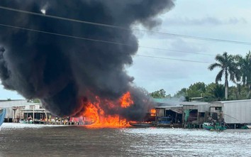 Cháy cửa hàng xăng dầu ở Cà Mau