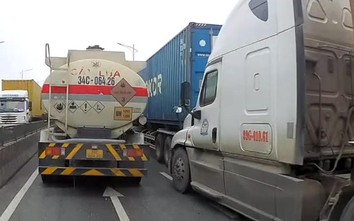 Xe container đâm thẳng vào đuôi phương tiện đi trước