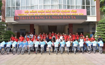 Trao xe đạp cho học sinh khó khăn ở Khánh Hòa