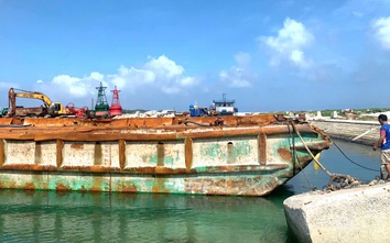 Trục vớt tàu kéo bị chìm ở Lý Sơn sau 1 năm gặp tai nạn