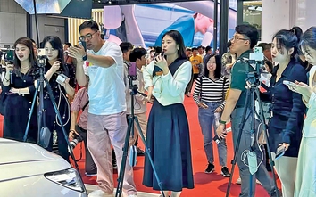 Hậu trường livestream bán ô tô