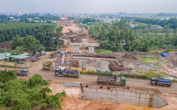 Nguy cơ chậm tiến độ một số cao tốc do mùa mưa đến sớm