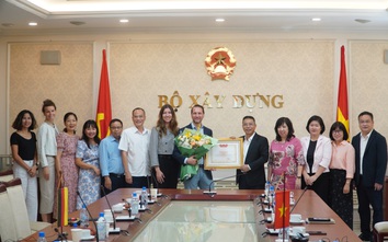 Bộ Xây dựng trao Bằng khen cho chuyên gia Tổ chức Hợp tác Phát triển Đức