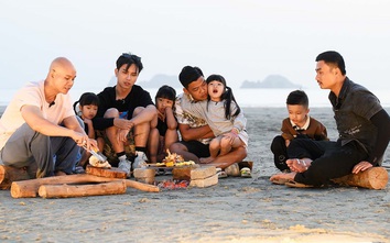 Bốn ông bố nổi tiếng Neko Lê, Trung Ruồi, Duy Hưng và Phan Đinh Tùng bán bánh cuốn chả mực