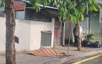 Cần Thơ: Đi mô tô đâm sập tường, nam sinh viên nước ngoài tử vong