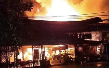 Bình Dương: Nhà hàng cháy dữ dội, nhân viên tháo chạy thoát thân