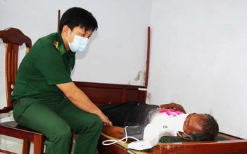 Ứng cứu kịp thời 8 thuyền viên người nước ngoài trôi dạt trên biển