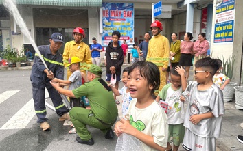 TP.HCM: Hàng trăm cư dân chung cư được huấn luyện kỹ năng chữa cháy và thoát nạn