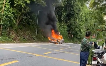 Thái Nguyên: Ô tô bốc cháy khi đang lưu thông trên quốc lộ 3