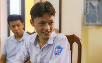 Nam sinh mồ côi cha từ năm 8 tuổi xuất sắc trở thành thủ khoa khối A00