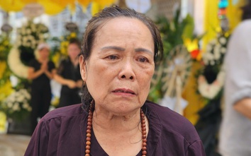 Vụ lật tàu ở Quảng Ninh: Mẹ già khóc nghẹn bên quan tài con trai và 2 cháu