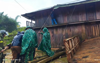 Gió giật mạnh làm hỏng hàng chục ngôi nhà ở Đà Nẵng