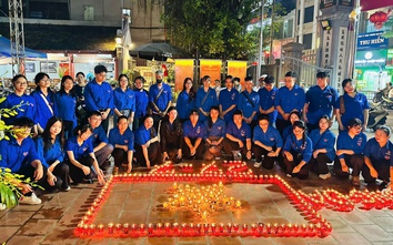 Khắp Thủ đô lung linh "mỗi ngọn nến - một tấm lòng" tri ân các anh hùng liệt sĩ
