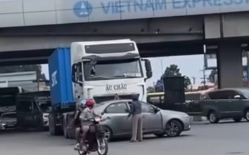 Xác minh vụ xe container đẩy ô tô 5 chỗ gần 100m trên QL51