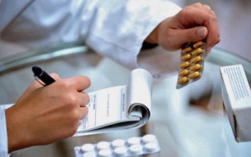 Kê đơn thuốc ngoại trú 3 tháng thay vì 1 tháng như trước đây, các bác sĩ lên tiếng