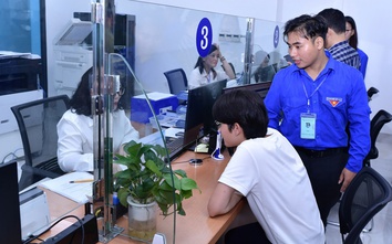 Thanh niên tình nguyện Thủ đô giúp người dân sử dụng dịch vụ công trực tuyến