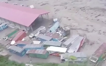 Nepal: Mưa lũ cuốn trôi 18 người, phá hủy cầu biên giới trọng yếu với Trung Quốc