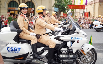 Gần 3.000 cán bộ, chiến sĩ Công an Hà Nội diễu hành, trình diễn võ thuật bên hồ Gươm