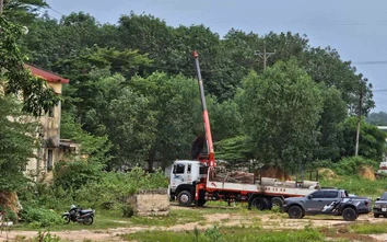 Xe tải cẩu vướng dây điện cao thế, một người tử vong
