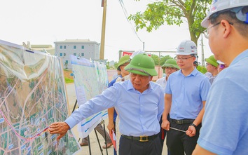 Thứ trưởng Nguyễn Danh Huy kiểm tra vị trí đề xuất xây dựng ga Văn Lâm ở Hưng Yên