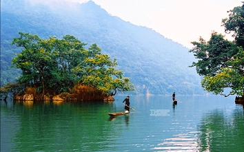 Khi hai mặt nước soi chung bầu trời