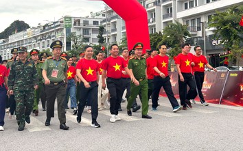 Quảng Ninh: Gần 30.000 người tham gia hoạt động "Cùng Việt Nam tiến bước"