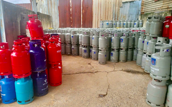 TP.HCM: Bắt tạm giam nhiều đối tượng sang chiết, làm giả 9 nhãn hiệu gas