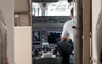 Cơ trưởng British Airways bị đình chỉ vì mở cửa buồng lái cho gia đình xem lúc bay