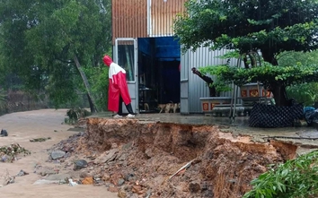 Mưa kéo dài gây sạt lở ở nhà dân tại Đồng Nai