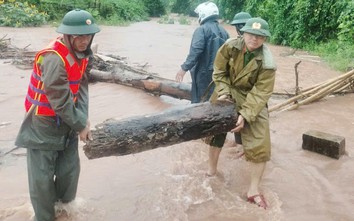 Quảng Trị: Bốn người dân bị thương, nhiều tuyến đường sạt lở, chia cắt giao thông