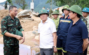 Phó Thủ tướng Lê Thành Long thăm hỏi, động viên người dân vùng lũ ở Sơn La