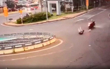 Ô tô tải kéo đứt cáp viễn thông, người đi xe máy vướng dây ngã văng xuống đường