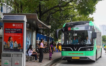 Xe buýt văn minh hơn mỗi ngày: An toàn, đúng giờ, thân thiện